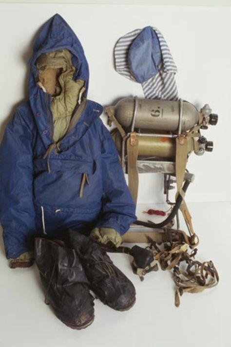 A history of climbing the world's tallest mountain Vintage Hiking Outfit, Mountain Climbing Equipment, Vintage Mountaineering, Climbing Everest, Monte Everest, Mountain Gear, Mens Outdoor Clothing, Mountaineering Gear, Climbing Gear