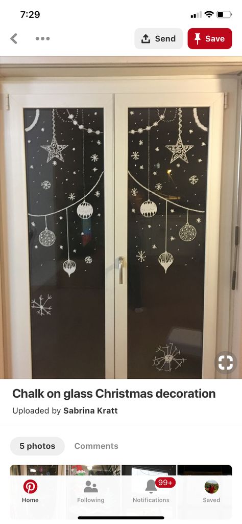 Glass Door Christmas Decorations, Chalk Marker Winter Window, Drawing On Windows Christmas, Decorated Windows, Window Paintings, Painting On Glass Windows, Xmas Window, Window Markers, Christmas Window Painting