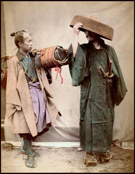 Todos os tamanhos | SAMURAI and CHUGEN GETTING READY FOR TRAVEL in OLD JAPAN -- or, Good Times Living the GAY LIFE | Flickr – Compartilhamento de fotos! Photo Japon, Medieval Japan, Ancient Japan, Japanese Warrior, Japanese History, Samurai Armor, Samurai Warrior, Maneki Neko, Japanese Outfits