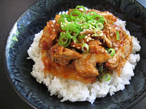 Korean Mackerel Recipe, Kimchi Rice Bowl, Canned Mackerel Recipes, Sardine Recipes Canned, Canned Fish Recipes, Canned Mackerel, Kimchi Rice, Rice Bowl Recipe, Salad Vegetables