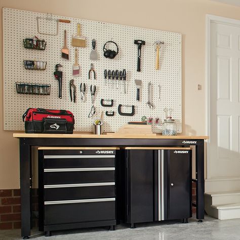 Pegboard Organization Garage, Garage Wall Organizer, Organize Tools, Pegboard Garage, Garage Storage Inspiration, Garage Organization Tips, Pegboard Storage, Garage Workshop Organization, Garage Tool Organization