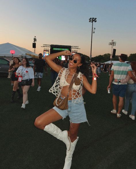 Boston Calling Day 1 - obviously I’m wearing a pearl vest! ✨ Walking around the festival yesterday had me feeling super blessed! I have the coolest job & im so proud of myself for sticking it out for the last 5 years! It all paid off and now I get to partner with cool brands like @aboutfacebeauty & attend 3 day music festivals!! Looking forward to the rest of the weekend 🤭 Pearl vest is @revolve #revolveme @bostoncalling Pearl Vest, Boston Calling, 2023 Festival, Outside Lands, Music Festival Outfits, Street Style Parisian, Proud Of Myself, Paid Off, Music Festivals