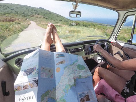 Girls Roadtrip, Best Friend Bucket List, Trip Snacks, Trip Outfit, Camp Stove, Friend Vacation, Road Trip Adventure, Summer Plans, Summer Road Trip