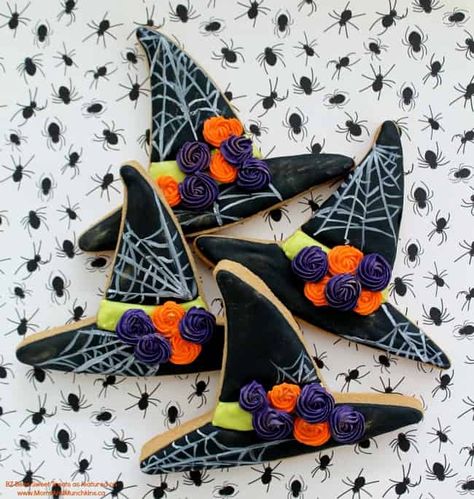 Witch Hat Cookies Boo Cookies, Cookie Halloween, Halloween Sugar Cookies Decorated, Witch Hat Cookies, Pretty Witch, Halloween Deserts, Halloween Cookie Recipes, Halloween Cookies Decorated, Halloween Sugar Cookies