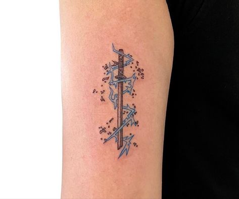 Demon Slayer Water Breathing Tattoo, Japanese Style Patchwork Tattoo, Subtle Demon Slayer Tattoos, Matching Demon Slayer Tattoos, Small Demon Slayer Tattoo, Set Your Heart Ablaze Tattoo, Demon Slayer Couple, Demon Slayer Tattoos, Kurama Tattoo