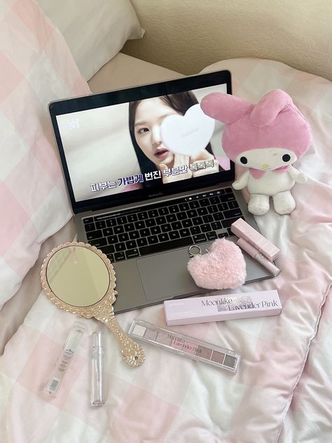 Wallpers Pink, Pink Academia, Top Makeup Products, Pretty Skin Care, Shop Makeup, Soft Makeup, Make Beauty, Pretty Skin, Pink Girly Things