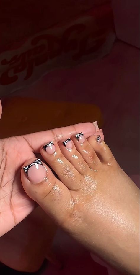 Creative Pedicure Ideas, White Toenail Ideas, Black French Tip Toes With Design, Zebra Toe Nail Designs, Funky Toe Nail Designs, Black French Tip Toes With Rhinestones, Y2k Toe Nail Designs, French Toes With Design, Summer Acrylic Toes