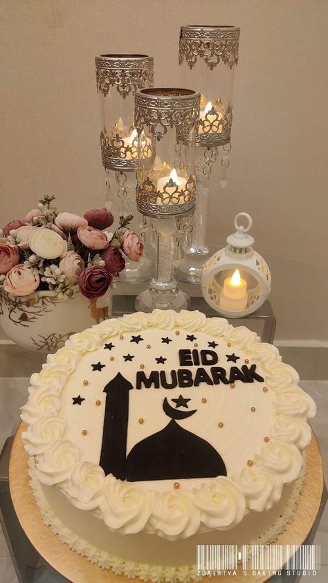 Umrah Mubarak Decorations Ideas, Eid Mubarak Cake Design, Eid Mubarak Cake Ideas, Eid Cake Ideas, Eid Cake Design, Eid Cake Decoration, Quran Cake, Hajj Mubarak Cake, Umrah Mubarak Cake