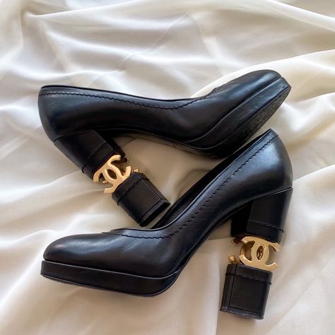 Chanel Heels, Dr Shoes, Vintage Heels, Shoe Inspo, Aesthetic Shoes, Mode Inspo, Black High Heels, Pretty Shoes, Dream Shoes