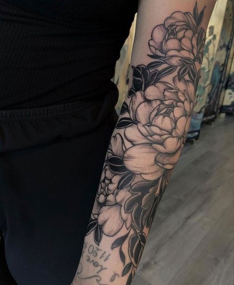 Carnation Flower Tattoo Shaded, Floral Black Work Tattoo, Inside Of Arm Tattoo, Ink Tattoo Design, Arm Tattoos Drawing, Red Tattoo Ideas, Red Ink Tattoo, Tattoo Shading, Red Tattoo