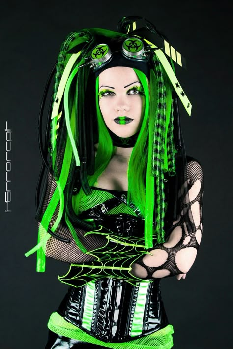 Cybergoth Fashion, Traditional Goth, Cybergoth Style, Mode Steampunk, Moda Cyberpunk, Donnie Darko, Futuristic Style, Cyberpunk Fashion, Punk Hair