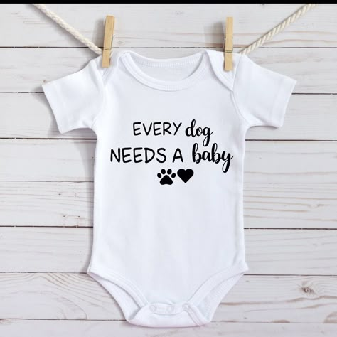 This Onesie Is Perfect For Your Little One To Wear For A Cute Photo Op With Your Pup! Also Can Be Used As A Pregnancy Announcement With Your Dog! I Have 3 Available In Each Size! Onsie Pregnant Announcement, Baby Onesie Announcement, Dog Onesie, Newborn Checklist, Dog Baby Announcement, Surprise Pregnancy Announcement, Onesie Ideas, Cricut Gifts, Kate Baby