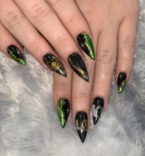 Loki Acrylic Nails, Loki Nail Art Designs, Loki Themed Nails, Simple Marvel Nails, Loki Nails Designs, Loki Nail Art, Marvel Themed Nails, Marvel Acrylic Nails, Loki Inspired Nails