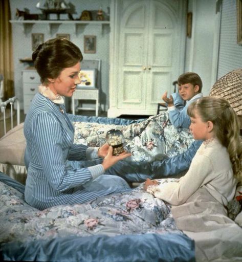 Julie Andrews, Matthew Gerber and Karen Dotrice in a scene Walt Disney’s  "Mary Poppins" (Buena Vista, 1964) Julie Andrews Mary Poppins, Mary Poppins Movie, Polaroid Movie Poster, Mary Poppins 1964, Make Up Inspiration, 45th Anniversary, Julie Andrews, Disney Live Action, My Fair Lady