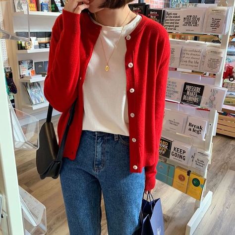 Cardigan Outfit Aesthetic, Korean Casual Outfits, Casual Day Outfits, Mode Casual, Red Cardigan, Cardigan Outfits, 가을 패션, 여자 패션, Really Cute Outfits