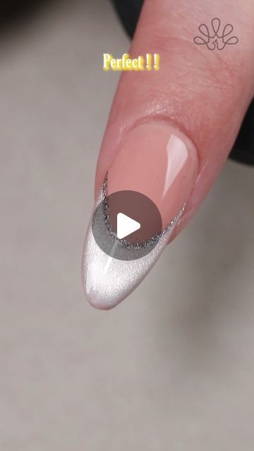 Cat Eye Magnetic Nail Art, Magnetic French Tip Nails, Jelly Cat Eye Nails, French Cat Eye Nails, White Cat Eye Nails, Cat Eye French Tip Nails, Cat Eye Nail Designs, Sparkle Painting, Nail Art Cat Eye