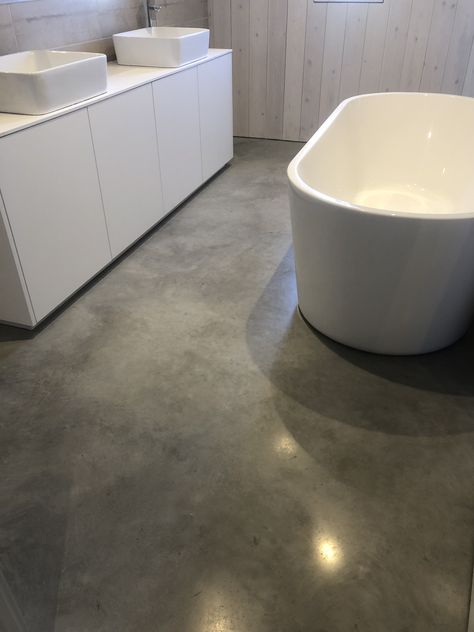 Lvp Concrete Look, Epoxy Floor Bathroom, Cement Floor Ideas, Polished Concrete Bathroom, Bathroom Concrete Floor, Polished Concrete Kitchen, Concrete Floors In House, Concrete Apartment, Minimalist Living Room Apartment