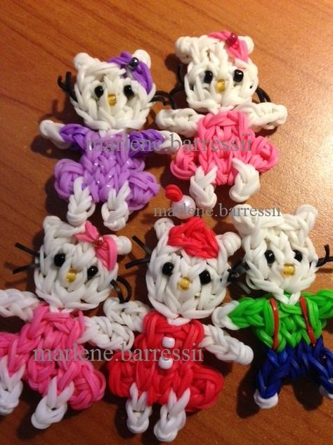 Hello Kitty Gang - Rainbow Loom (marlene.barressii) Hello Kitty Gang, Rainbow Loom Storage, Loom Band Charms, Hello Kitty Rainbow, Wonder Loom, Kitty Gang, Loom Band Patterns, Fun Loom, Rainbow Loom Rubber Bands