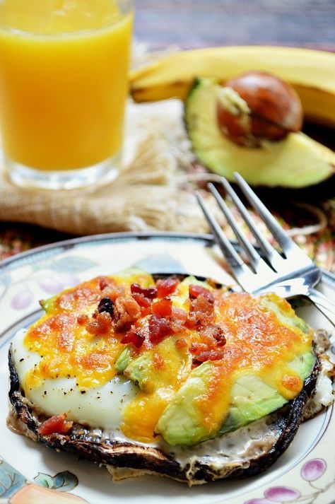 Baked Portabella Mushrooms, Portabella Mushrooms Recipes, Stuffed Portabella, Avocado Stuffed, Portabella Mushrooms, Stuffed Portabella Mushrooms, Egg Cheese, Avocado Recipes, Mushroom Recipes