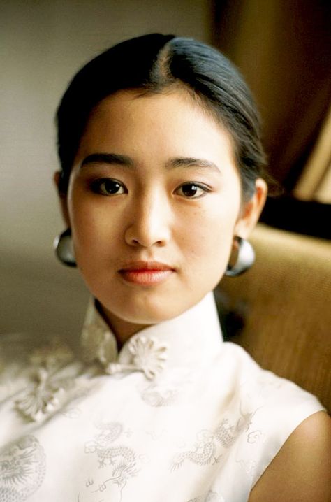 Chinese actress Gong Li, 1990 Shu Qi, Gong Li, Chinese Aesthetic, 인물 사진, Beauty Collection, Female Images, Movie Stars, Asian Beauty, Beautiful People