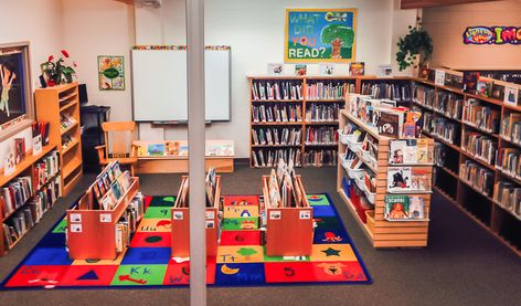 School Library Layout, Small School Library, Library Stations, Eclectic Library, Library Layout, School Library Decor, Reading Display, School Library Design, Elementary School Library