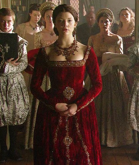 Natalie Dormer as Anne Boleyn in "The Tudors." LOVE this gown! Period Drama Costumes, The Tudors Tv Show, Tudor Gown, Tudor Dress, Tudor Fashion, Tudor Costumes, Old Dress, The Tudors, Natalie Dormer