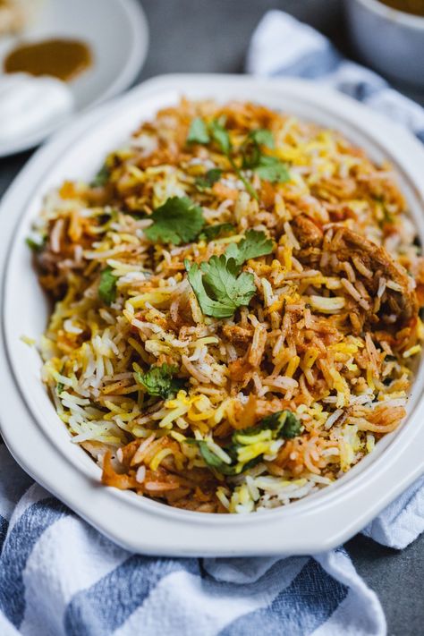 Chicken Breyani Recipes South Africa, Chicken Byriani Recipe, Byriani Recipe, Easy Chicken Biryani, Easy Biryani, Easy Biryani Recipe, Pakistani Cooking, Curry Chicken And Rice, Biryani Rice