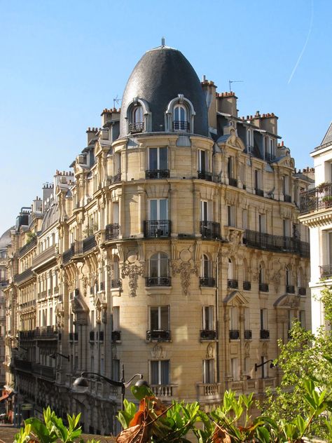 *Immeuble Hausmannien, Paris, France* Architecture Parisienne, Paris Buildings, Parisian Architecture, Paris Dream, Paris Architecture, Neoclassical Architecture, Flatiron Building, Vintage Architecture, Beautiful Paris