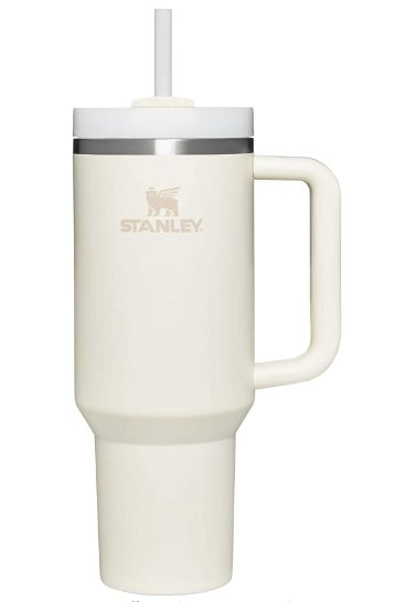 tan/ cream stanley cup water bottle Flash Vs, Stanley Products, Coffee Smoothie, Stanley Quencher, Tea Or Coffee, Metal Straws, Insulated Cups, Stanley Cup, Insulated Tumbler