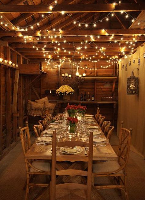 Drape string lights from rafters to decorate for your dinner party. Garage Party, Converted Garage, Barn Parties, Rustic Party, Party Barn, Beautiful Dining Rooms, Rustic Glam, Salou, Long Table