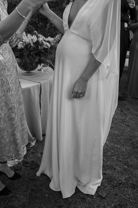 Pregnant In Wedding Dress, Bride Pregnant Dress, Simple Maternity Wedding Dress, Maternity Wedding Dresses Pregnant Brides, Maternity Wedding Dress Summer, Pregnant Elopement, Pregnant Wedding Dress Maternity, Pregnant Formal Dress, Wedding Dress Pregnant Brides