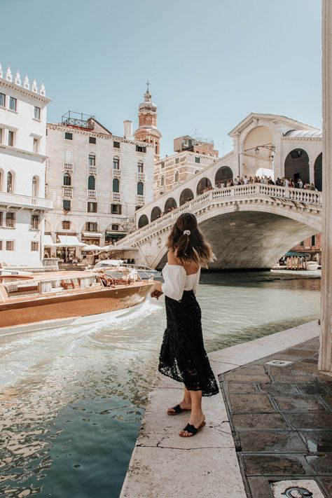 The Best Instagrammable Places in Venice - Rialto Bridge Famous Photography, Venice Photography, Milan Travel, Venice Photos, Italy Destinations, Travel Pose, Italy Pictures, Rialto Bridge, Best Of Italy