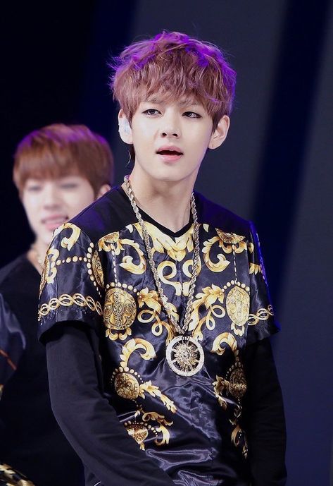 Taehyung Versace, Versace Top, Touch Me, Album Bts, Big Men, Daegu, Bts Bangtan Boy, Bts V, Bts Taehyung