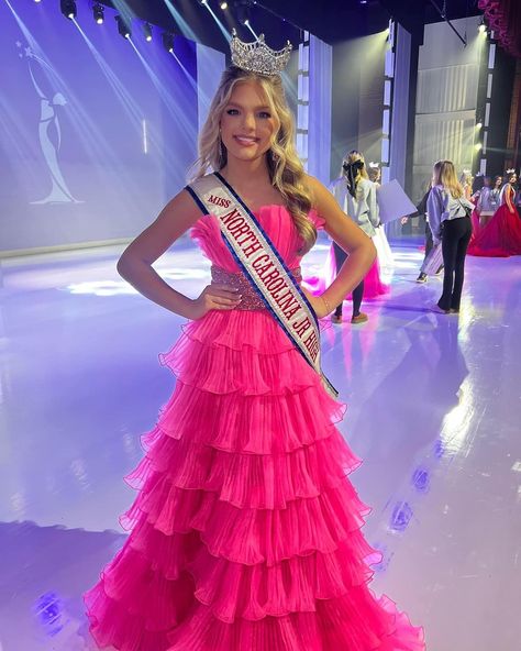 Middle School Pageant Dresses, Pagent Outfit Ideas, High School Pageant Dresses, Pagent Dresses Teen, Pageant Girl Aesthetic, Pageant Makeup For Blondes, Junior Miss Pageant, Pageant Aesthetic, Pageant Pictures