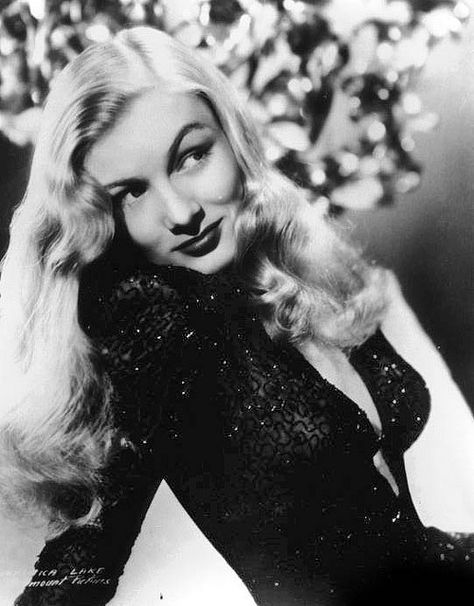 Veronica Lake Veronica Lake Hair, Lake Hair, Classic Hollywood Glamour, Veronica Lake, Pin Up Girl Vintage, Classic Actresses, Long Blonde, Old Hollywood Glamour, Long Blonde Hair