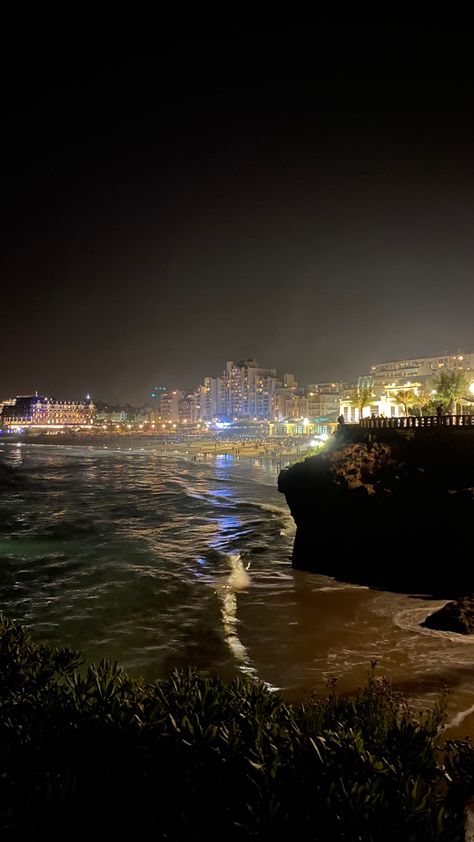 Beach Night Time Aesthetic, Summer Late Night Vibes, Late Night Beach Pictures, Downtown Pfp, Blurred Pfp, Summer Night Wallpaper, Coco Beach Florida, Summer Night Vibes, Pfp Summer