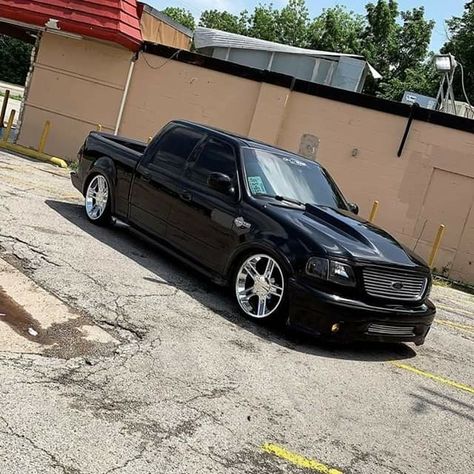 Harley Davidson Edition Ford F150 crew cab.. Custom 2004 Ford F150, Ford F150 Lowered, Lowered F150, 1999 Ford F150, Harley Davidson Truck, Ford F150 Harley Davidson, Ford F150 Lifted, Ford F150 Custom, Ford F150 Crew Cab