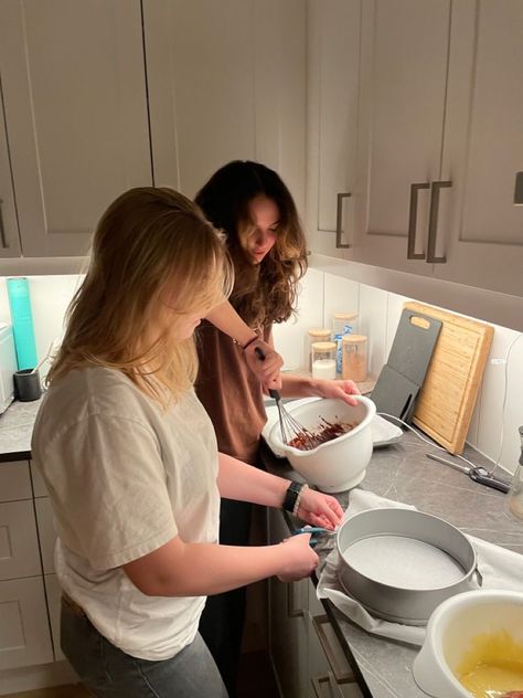 Bestie Vision Board, Besties Living Together, Soft Life Era, Femininity Tips, Photos Bff, Vision Board Images, Girl Cooking, Life Vision, Vision Board Photos