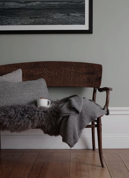 elorablue: Lotta Agaton’s Christmas Styling For Residence... House By The Sea, A Blanket, Home Staging, Interior Details, Home Interior, Interior Inspiration, Home Deco, The Wall, Sake