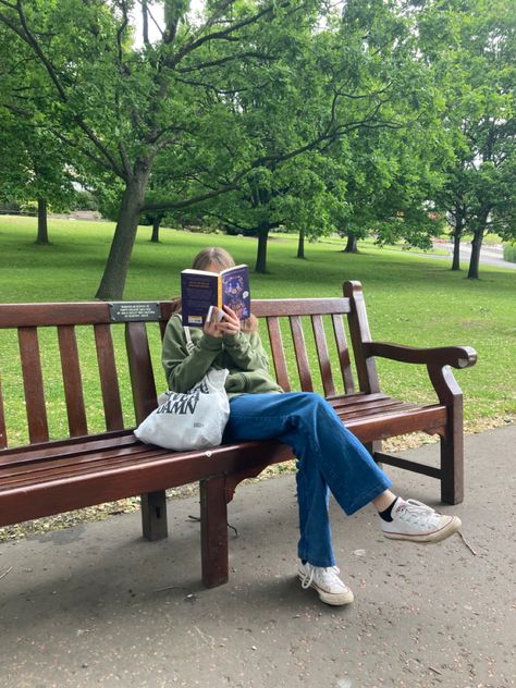 Reading At Park Aesthetic, Park Bench Photoshoot, Studying Photoshoot, Reading In A Park Aesthetic, Madrid Photoshoot, Melbourne Photoshoot, Park Photoshoot Ideas, Reading In Public, Reading In The Park