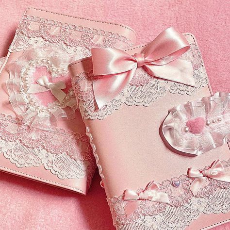 Coquette Stationary, Coquette Journals, Pink Motivation, Pc Binder, Desk Inspired, Binder Deco, Binder Decoration, Cute Diary, Pink Desk