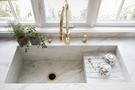 Sink Trends, Modern Kitchen Sinks, Kitchen Sink Design, Modern Sink, Brass Sink, Marble Sinks, Stone Sink, Sink Design, Classic Kitchens