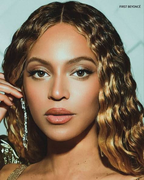 Beyonce in atlantis, dubai 2023 | @beyoncein4k Beyonce Blonde Hair, Virgo Szn, Beyonce Photoshoot, Atlantis Dubai, Beyonce Makeup, Dubai 2023, Yearbook Photoshoot, Beyonce Blonde, Beyonce Hair