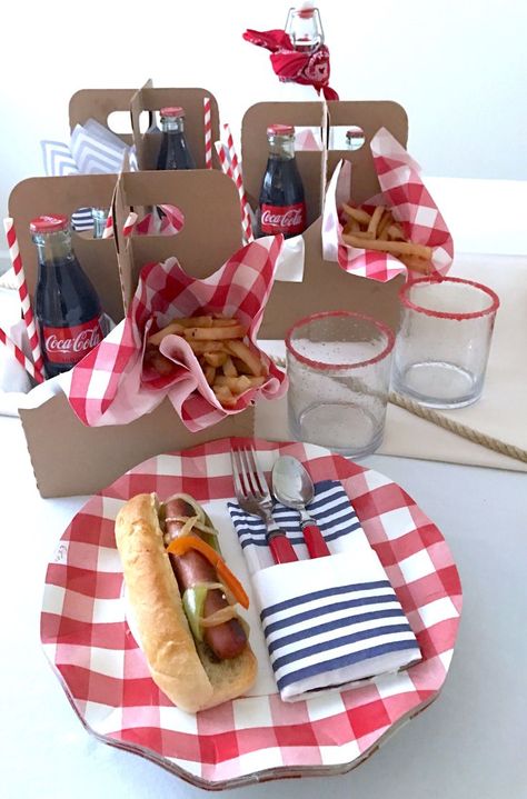 Bbq Plates Ideas, American Bbq Party, American Picnic, 4th Of July Bbq, Backyard Bbq Party, Hosting Occasions, Bbq Ideas, Picnic Birthday, July Ideas