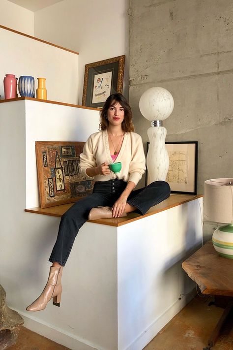 Style Chic Parisien, 5 Piece French Wardrobe, Jeanne Damas Style, French Sayings, French Outfits, Shoreditch House, Wardrobe Revamp, Parisian Outfits, French Wardrobe