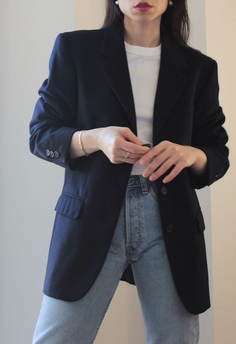 Vintage 100% Cashmere blue blazer Blue Wool Blazer Women Outfit, Dark Blazer Outfits For Women, Blazer Outfits Office, Dark Blue Blazer Outfits For Women, Blazer Blue Outfit, Style Blue Blazer, Dark Blue Blazer Outfit, Navy Blue Blazer Outfit Women, Navy Blue Jacket Outfit