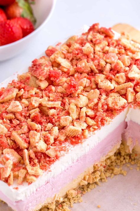 Strawberry Crunch Ice Cream Cake, Homemade Strawberry Crunch, Strawberry Crunch Ice Cream, Strawberry Shortcake Ice Cream Cake, Strawberry Crunch Topping, Strawberry Ice Cream Sandwich, Make Ice Cream Cake, Diy Ice Cream Cake, Crunch Topping