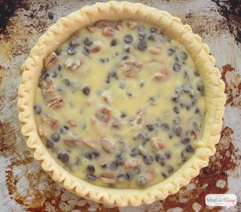 Kentucky Derby Pie Recipe, Bourbon Pecans, Derby Pie Recipe, Kentucky Derby Recipes, Derby Recipe, Chocolate Pecans, Kentucky Derby Pie, Derby Party Food, Kentucky Derby Party Food