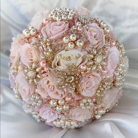 Pearl Draping, Pink Quince Theme, Quinceanera Flowers, Rose Gold Brooch Bouquet, Rose Gold Quince, Gold Wedding Bouquets, Rose Gold Bouquet, Rose Gold Quinceanera, Quinceanera Bouquet