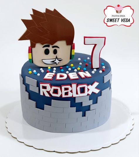 Roblox cake Roblocks Cake Ideas, Roblox Number Cake, Roblox Birthday Party Ideas Cakes, 7th Birthday Cake Boys, Roblox Cake Ideas For Boys, Roblox Pasta, Tort Roblox, Roblox Themed Cake, Roblox Cake Boys